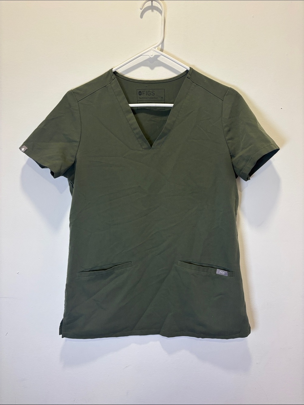 FIGS Olive V-Neck Short Sleeve Scrub Top womens xs